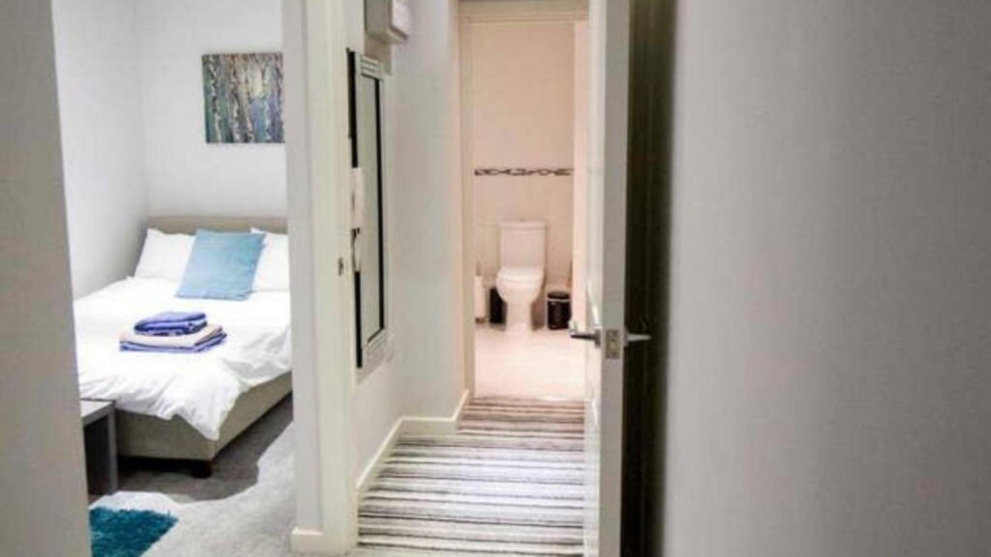 Stayzo Modern 1 In Bradford Apartment